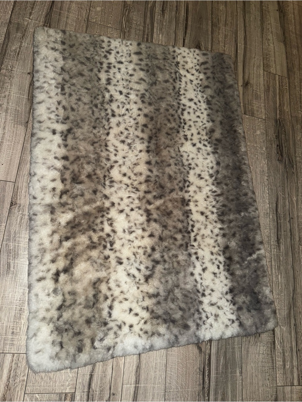 Rug Matt furry cheetah leopard striped Plush Faux Fur Accent Rug - Taupe & Cream